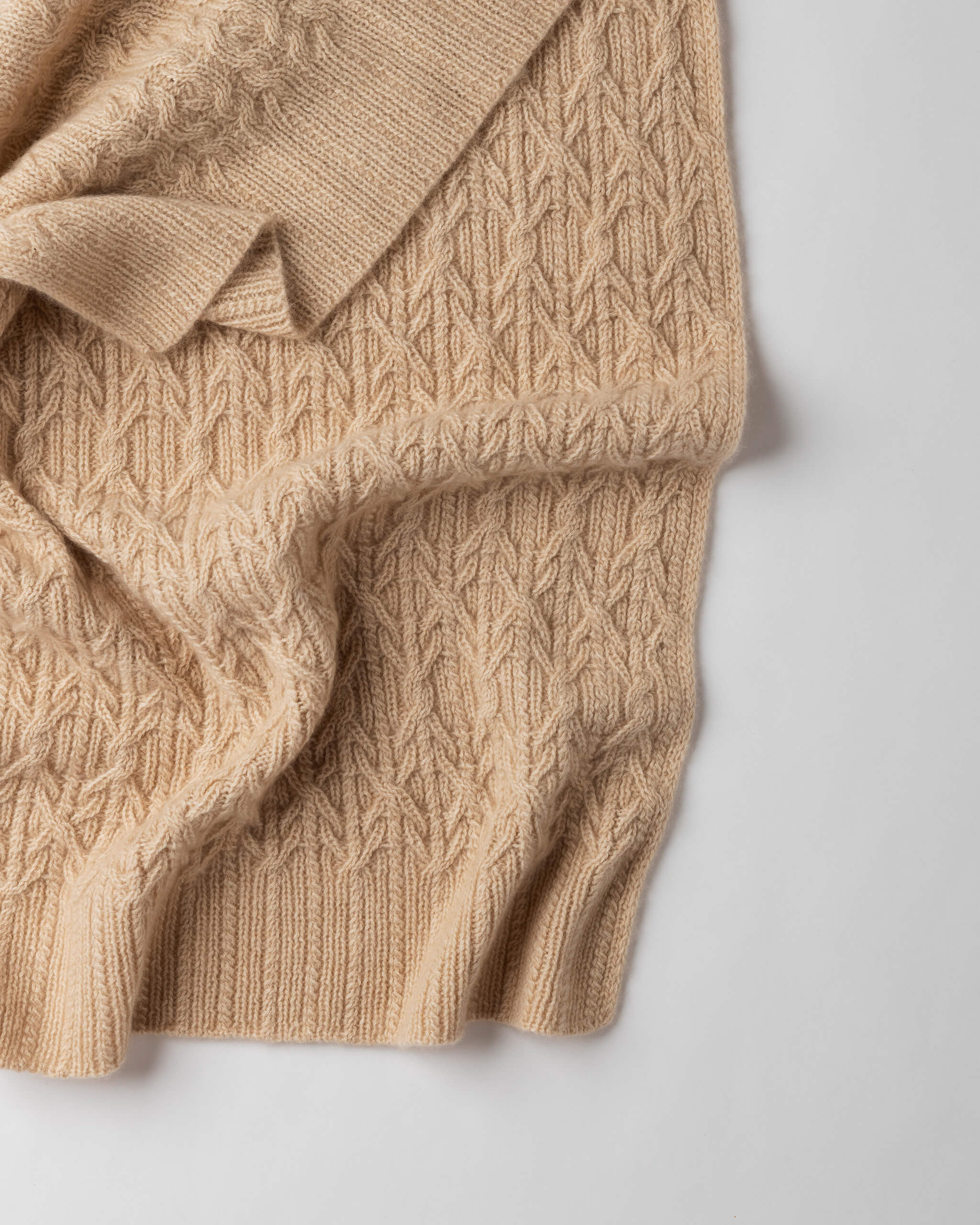 Luxe Weight Entwine Cable Cashmere Blanket